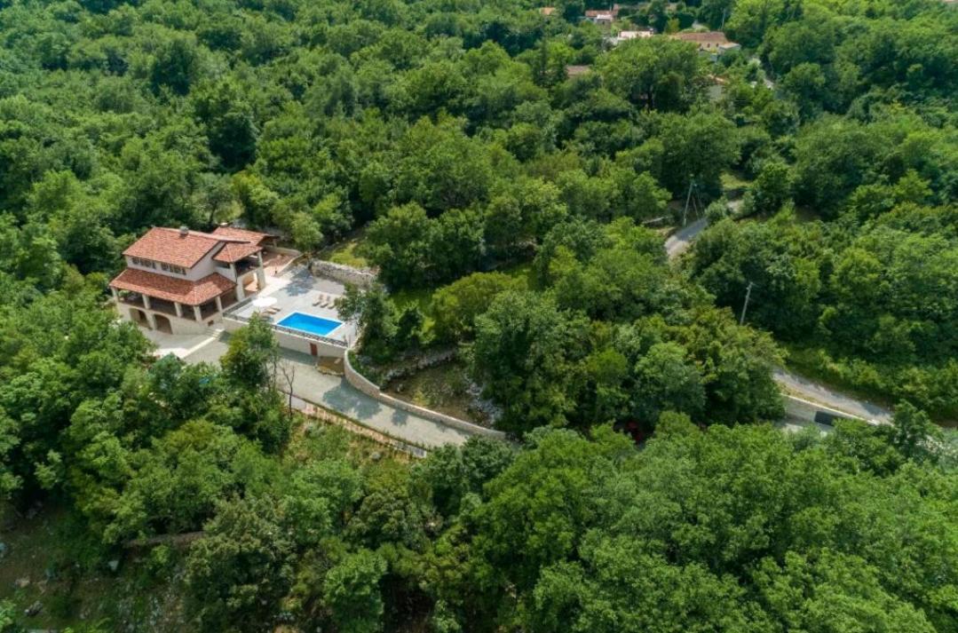 Amazing 4 Bedroom Villa With Swimming Pool And Wifi, Family Frendly Tribalj  ภายนอก รูปภาพ