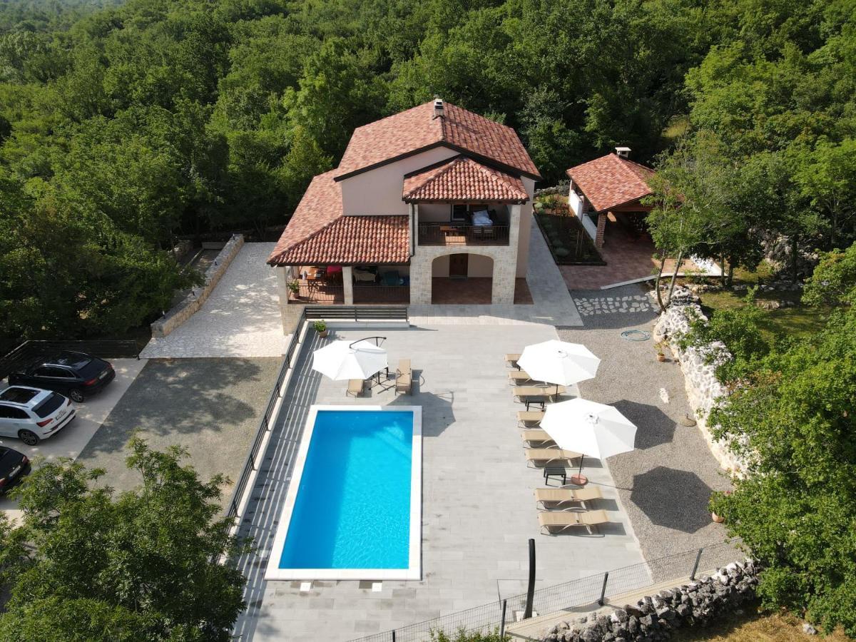 Amazing 4 Bedroom Villa With Swimming Pool And Wifi, Family Frendly Tribalj  ภายนอก รูปภาพ